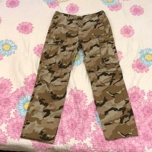 LEVIS camo regular fit cargo pants size 32x32.